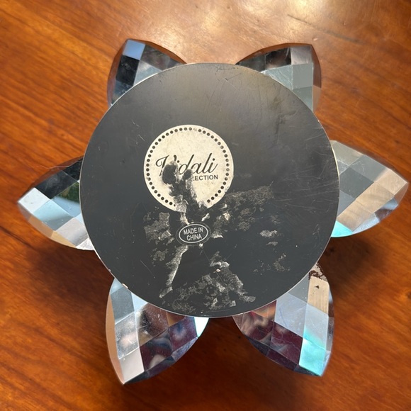 Crystal Lotus Tea light candle holder - Picture 4 of 6